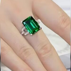 CLEAR OYT CLOSET Emarald 925 Sterling Sl